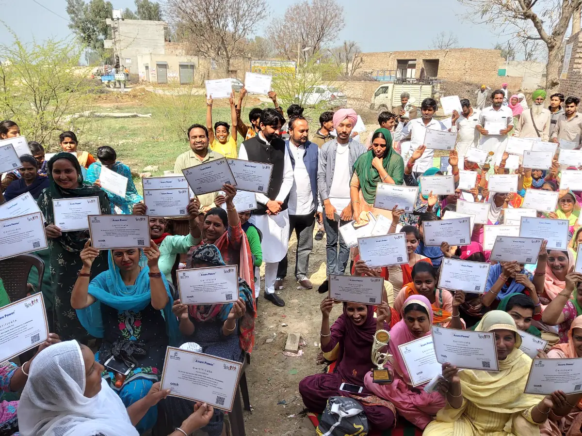 Programme participants proudly holding their certificates